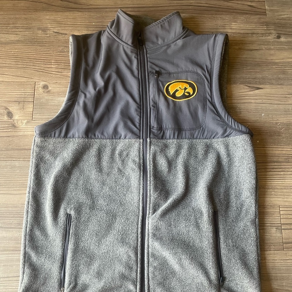 Colosseum Men's Classic Gray Pullover